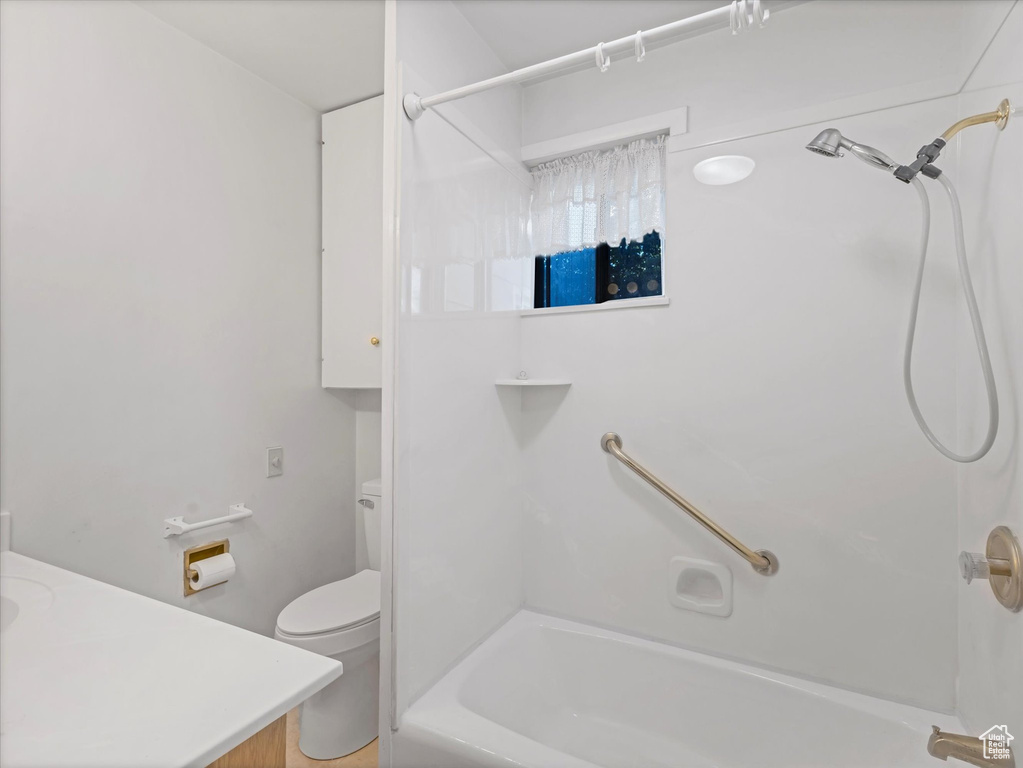 Full bath with toilet and bathtub / shower combination