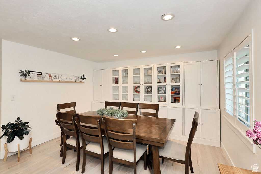 Dining area with light wood-style flooring, baseboards, and recessed lighting