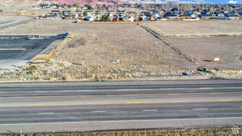 Aerial view of property\\\'s location featuring a mountainous background and nearby suburban area