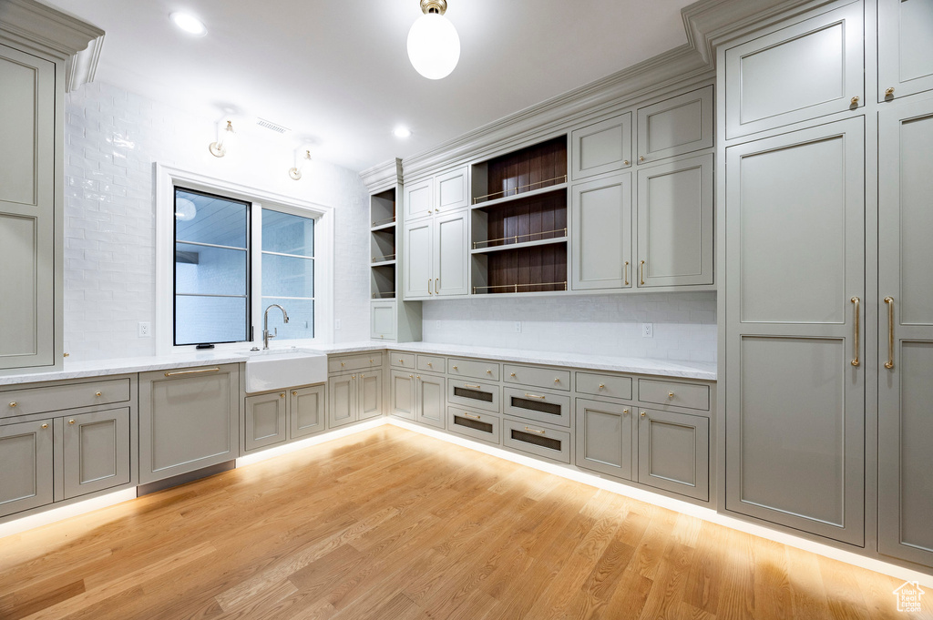 Kitchen featuring a sink, gray cabinetry, open shelves, and recessed lighting