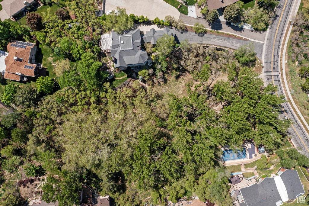 Aerial view of property\\\\\\\'s location with a pool area and nearby suburban area