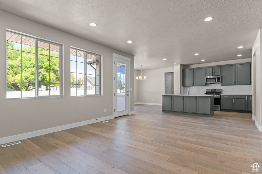 1276 W 2325 S Syracuse, UT 84075