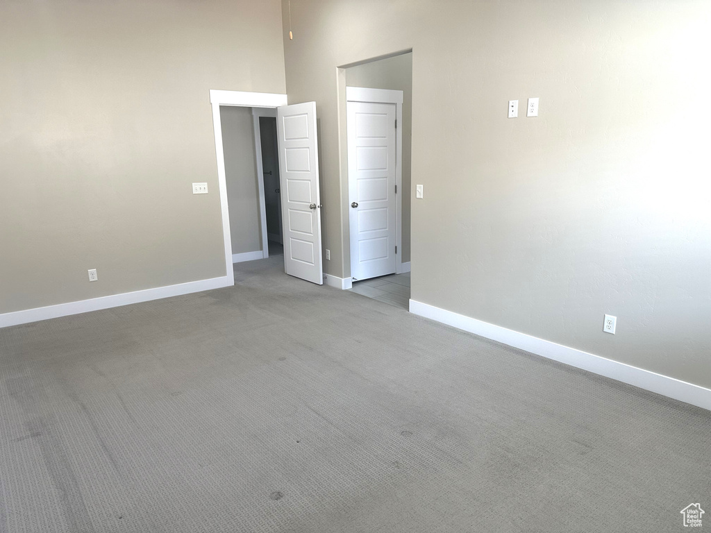 Carpeted empty room with baseboards