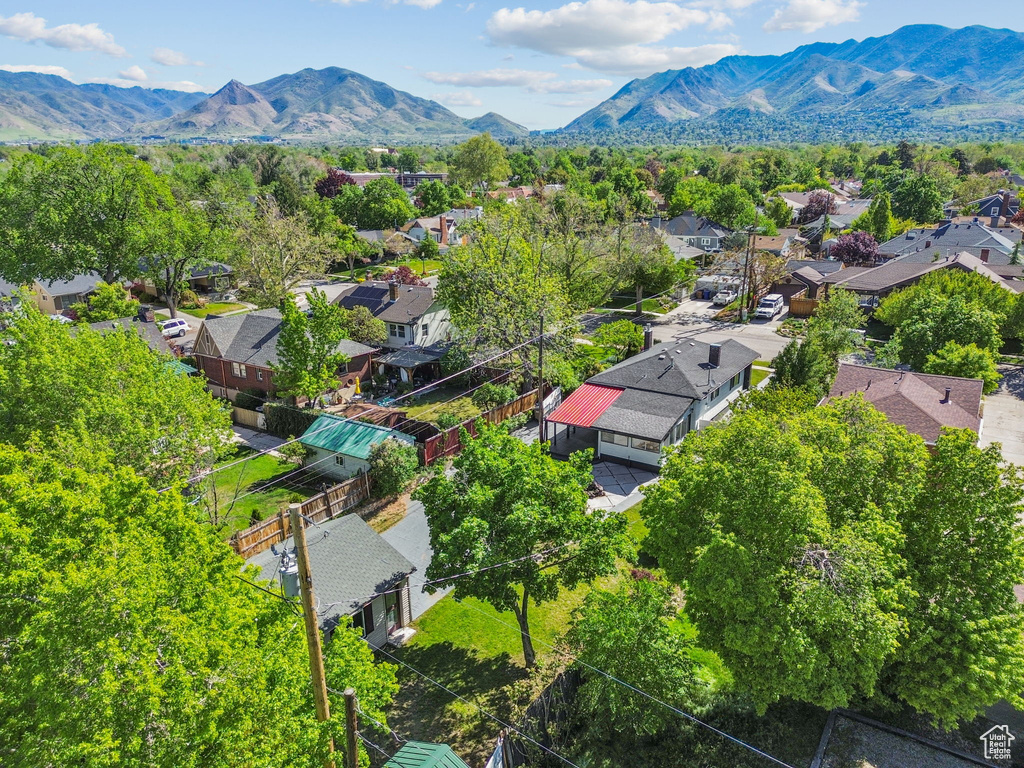 Aerial view of residential area featuring a mountainous background