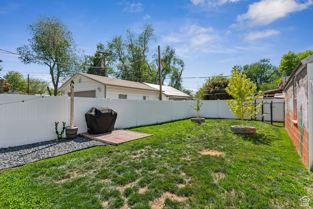 View of yard featuring a garage