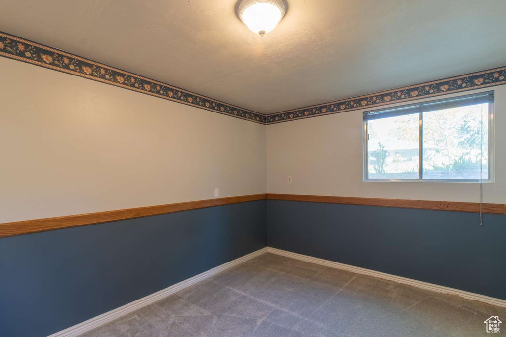 Unfurnished room featuring baseboards and carpet