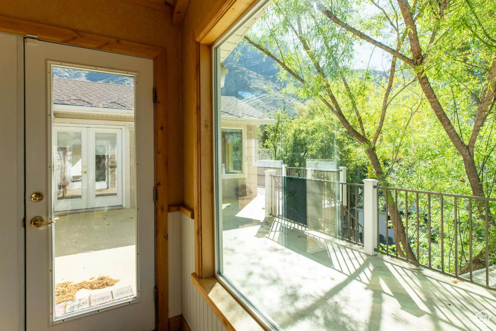 Doorway featuring a mountain view