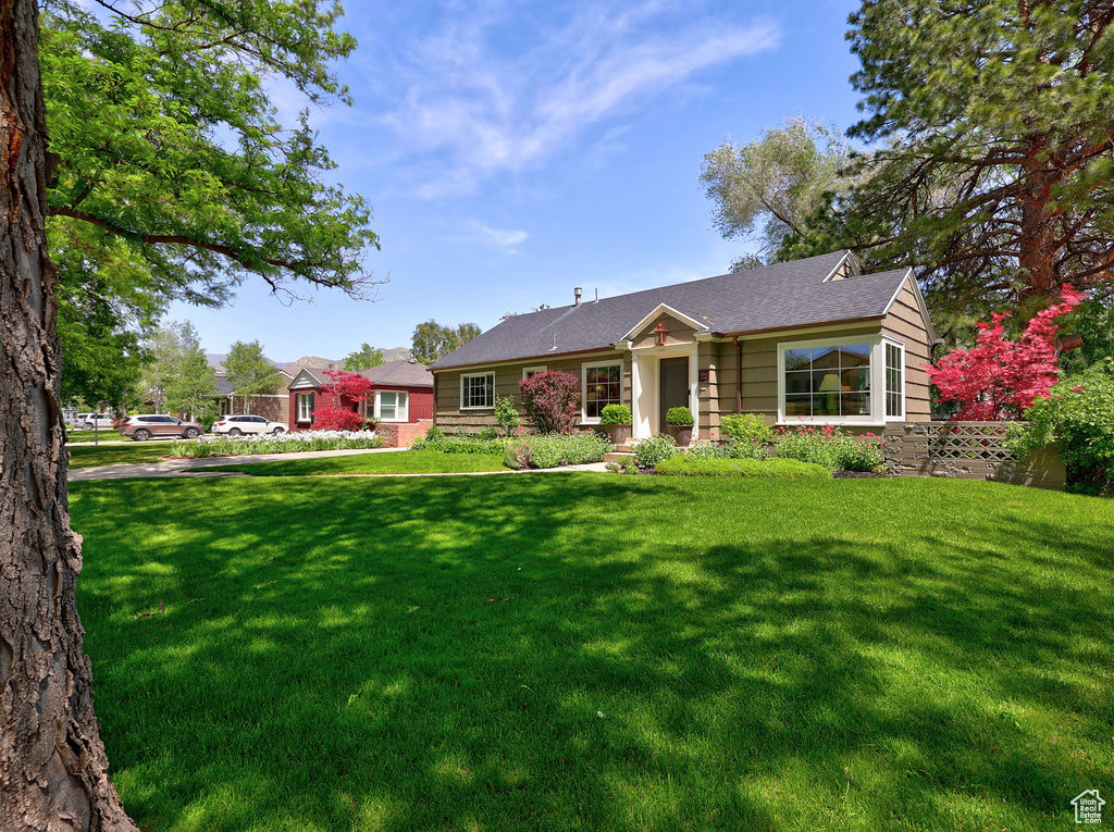 Ranch-style home featuring a front yard