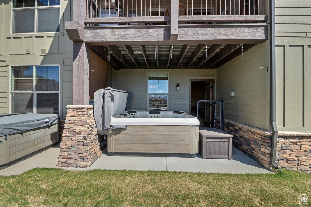 View of patio / terrace featuring a hot tub