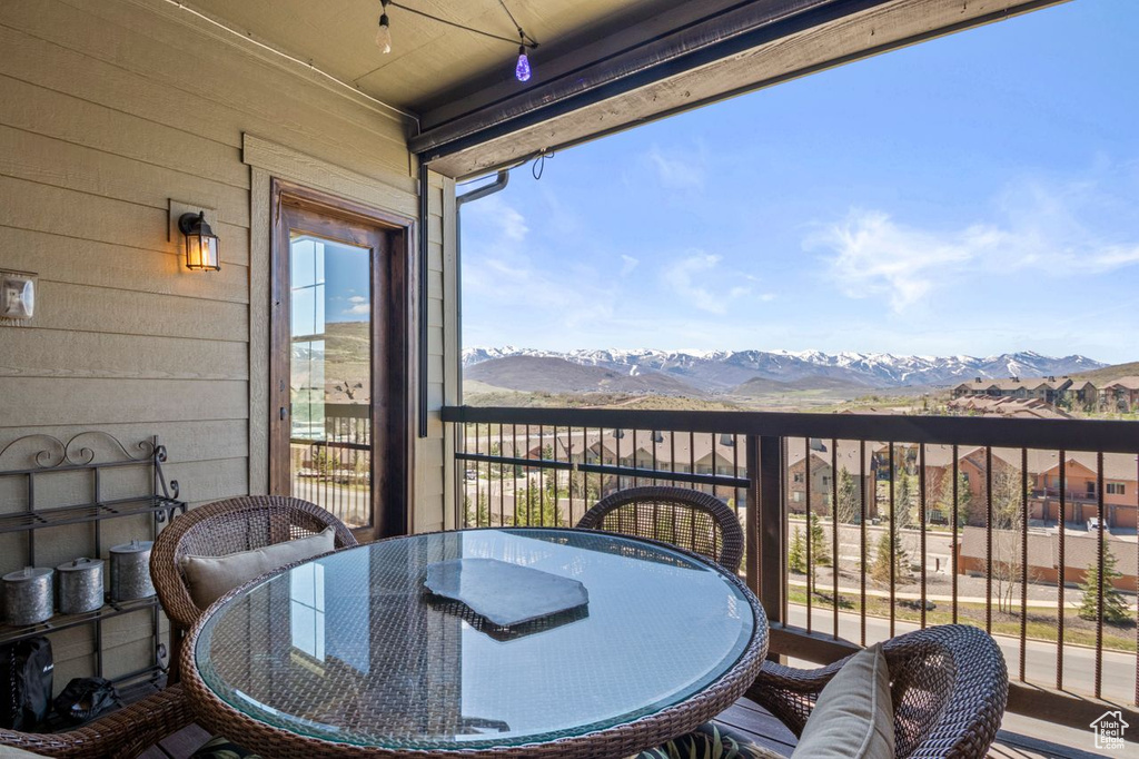 Balcony with outdoor dining space and a mountain view