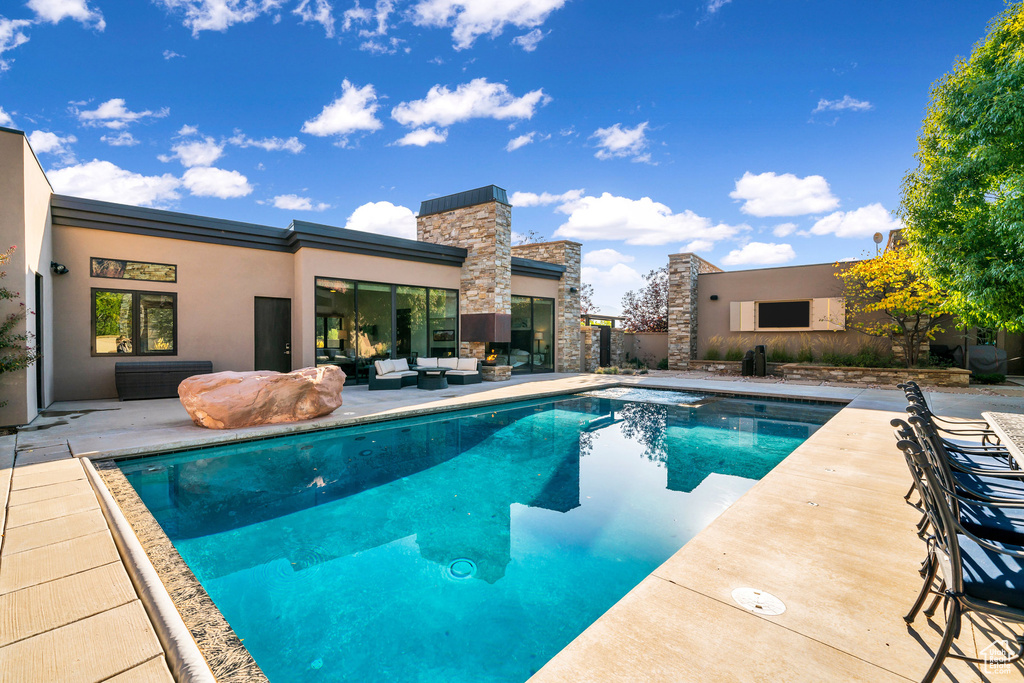 Photo 17 for MLS #2084392 at 1203 Canyon Springs Rd