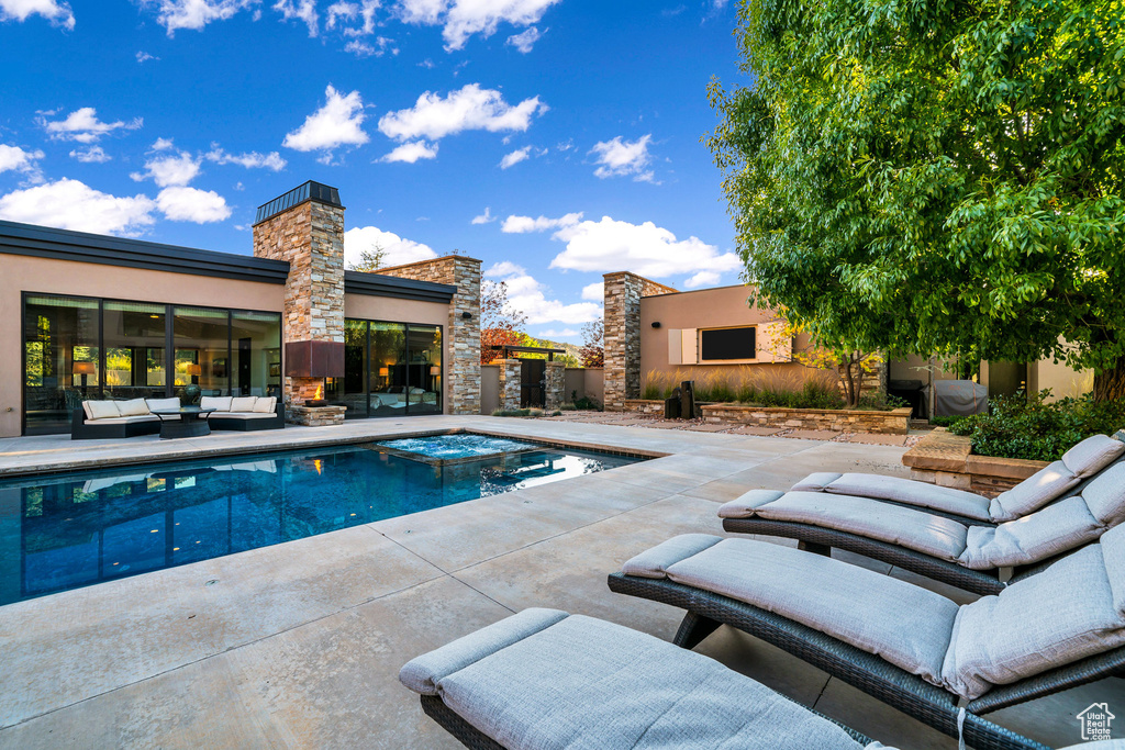 Photo 32 for MLS #2084392 at 1203 Canyon Springs Rd