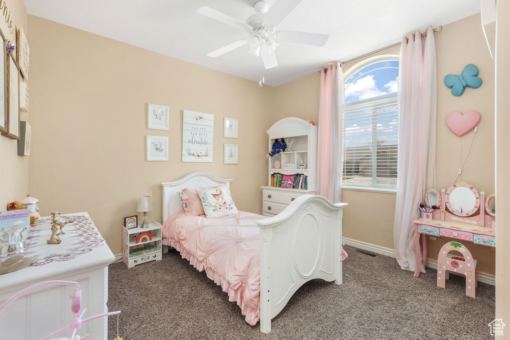 Bedroom with carpet, a ceiling fan, and baseboards