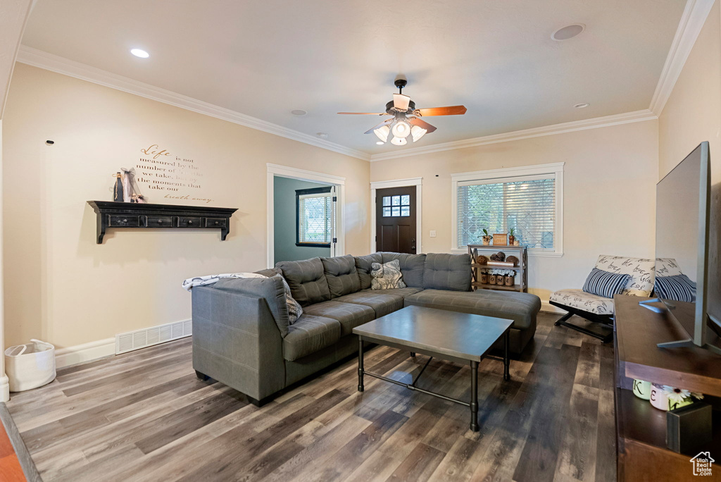 Living area featuring a ceiling fan, wood finished floors, ornamental molding, baseboards, and recessed lighting