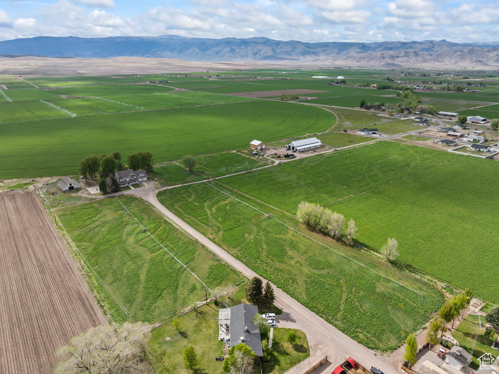 Aerial view of property\\\'s location with rural landscape and a mountainous background