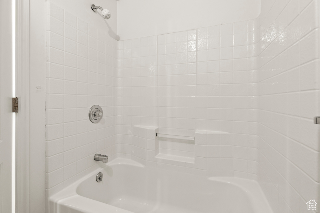 Bathroom with shower / bathtub combination