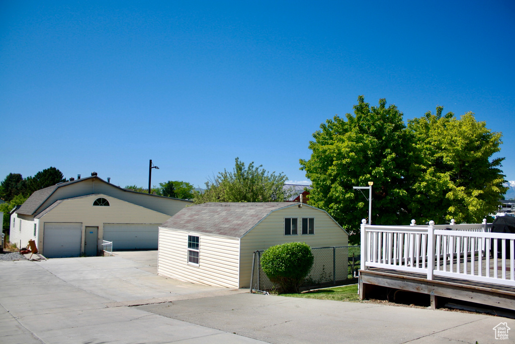Detached garage with fence