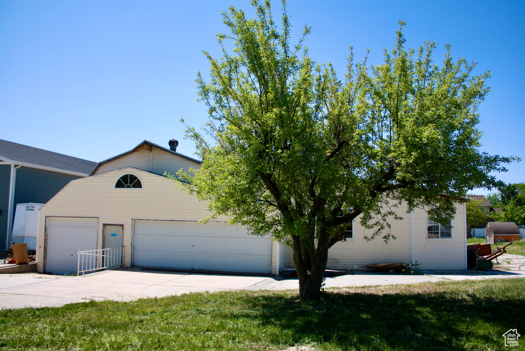 View of front of house featuring concrete driveway