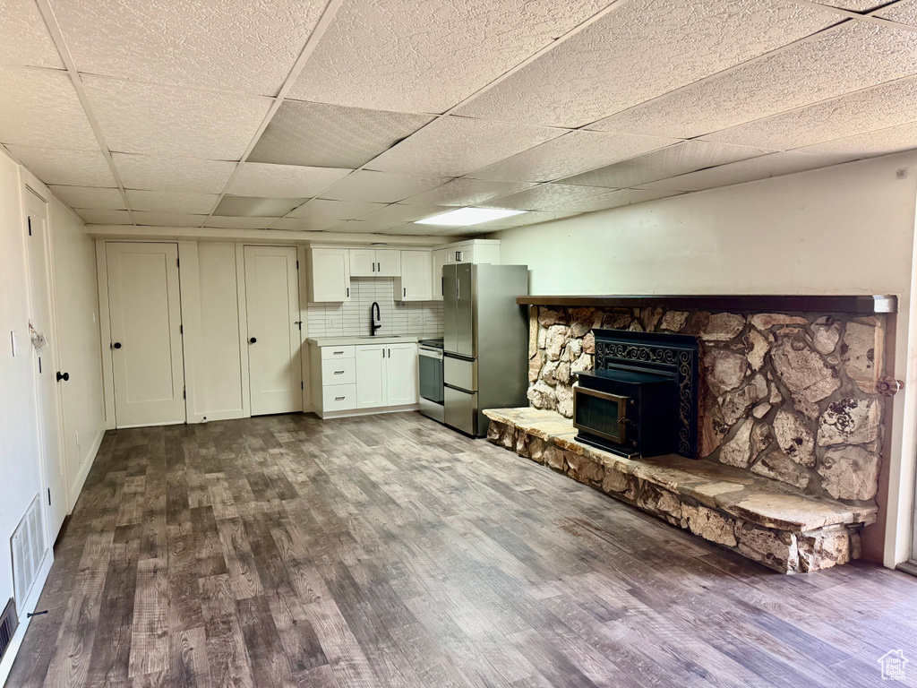 Living room featuring dark wood-style floors and a paneled ceiling