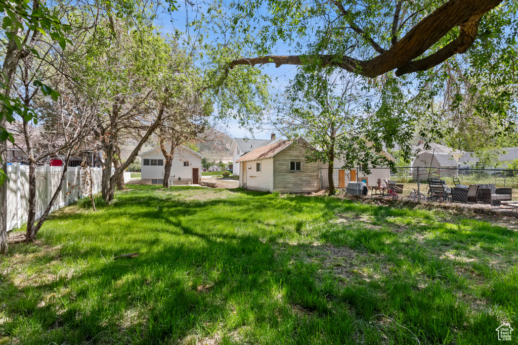 View of yard with an outbuilding