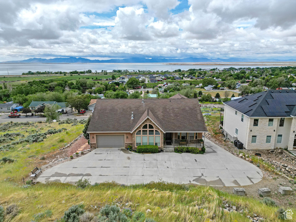 View from above of property featuring a mountainous background