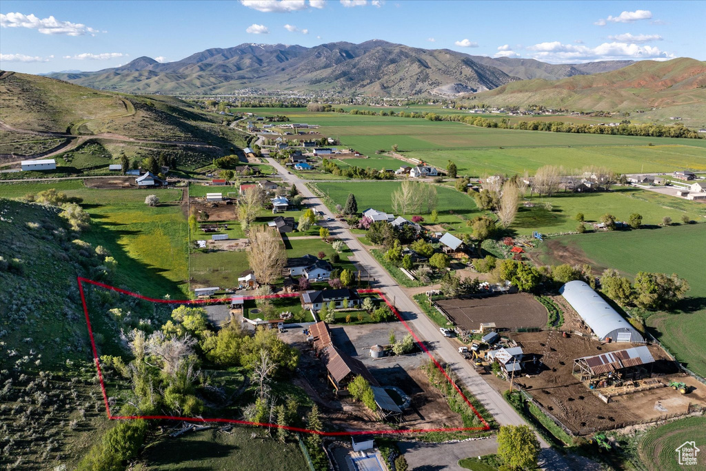 View of rural area with property boundaries highlighted and mountains