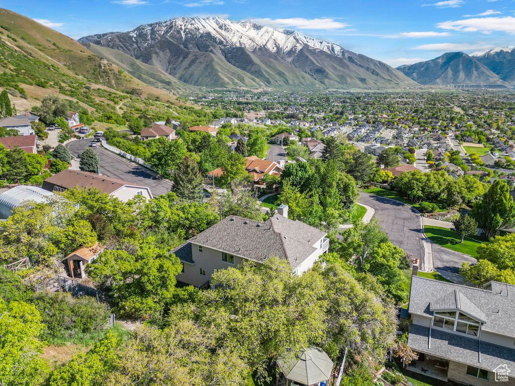 Aerial view of residential area featuring a mountain backdrop
