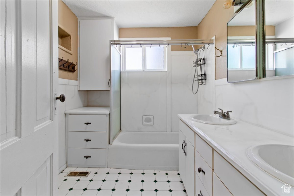 Bathroom with washtub / shower combination and double vanity