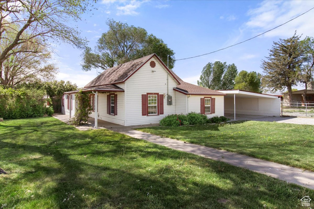 View of front of property featuring a carport and driveway