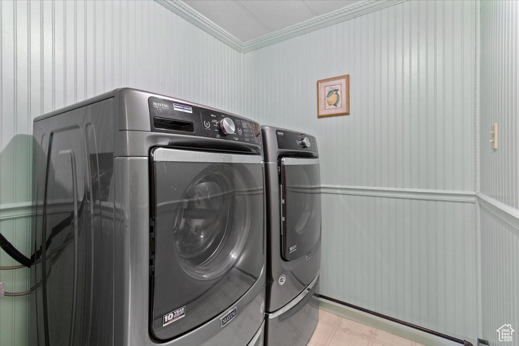 Laundry area featuring separate washer and dryer and crown molding