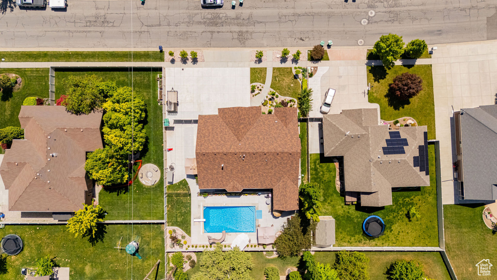 Bird\\\\\\\\\\\\\\\\\\\\\\\\\\\\\\\\\\\\\\\\\\\\\\\\\\\\\\\\\\\\\\\'s eye view of a pool area