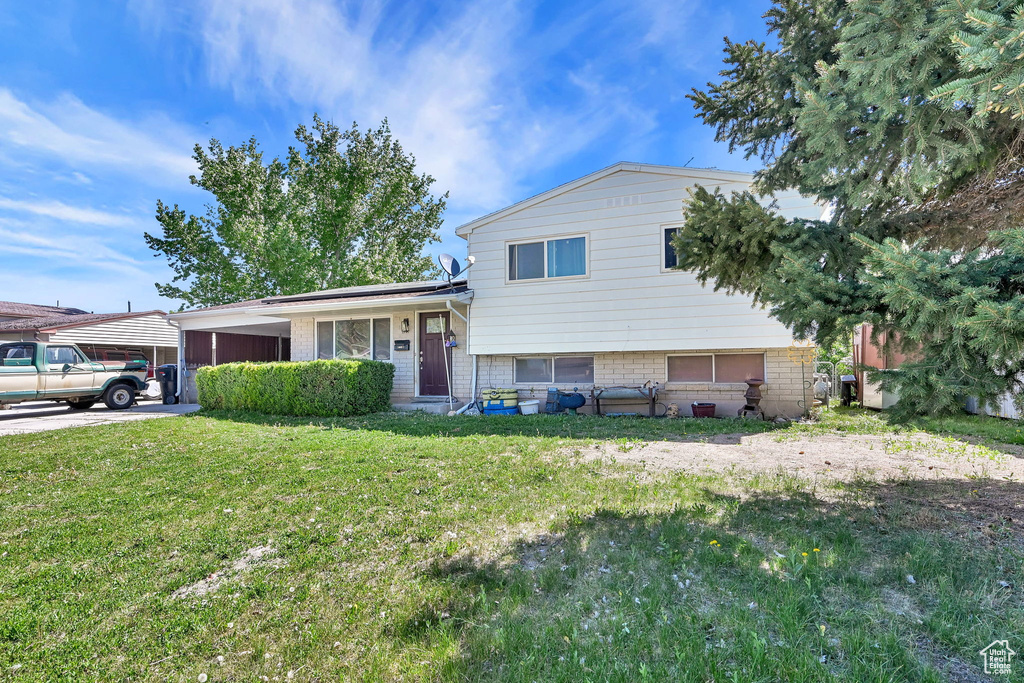 Tri-level home featuring a front lawn