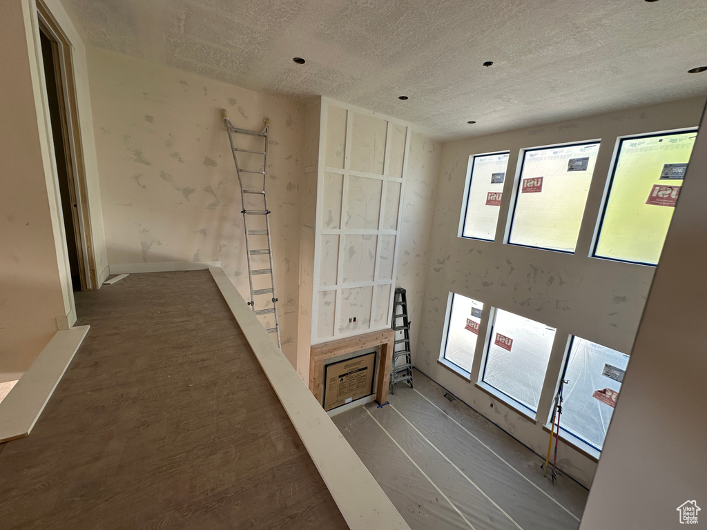 Hall with a textured ceiling