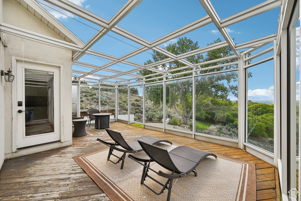 View of sunroom / solarium
