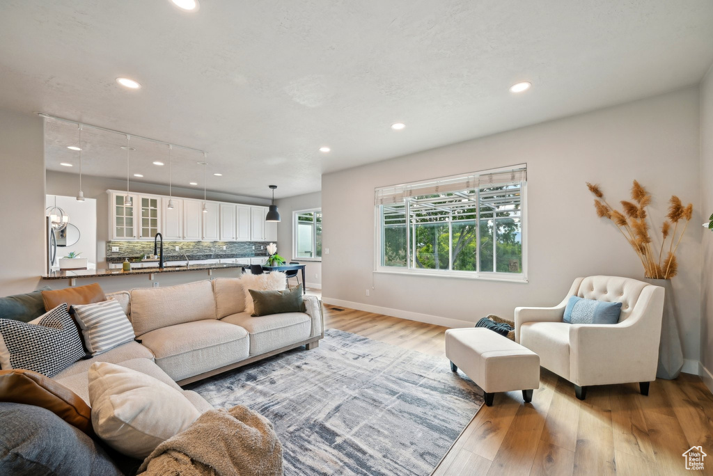 Living room featuring light wood-style flooring, recessed lighting, and baseboards