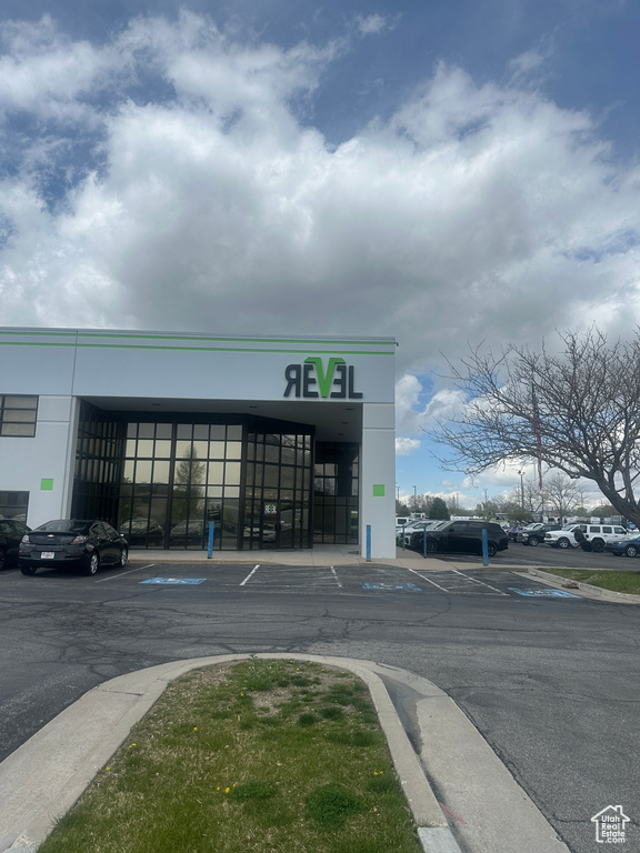 View of commercial location with uncovered parking