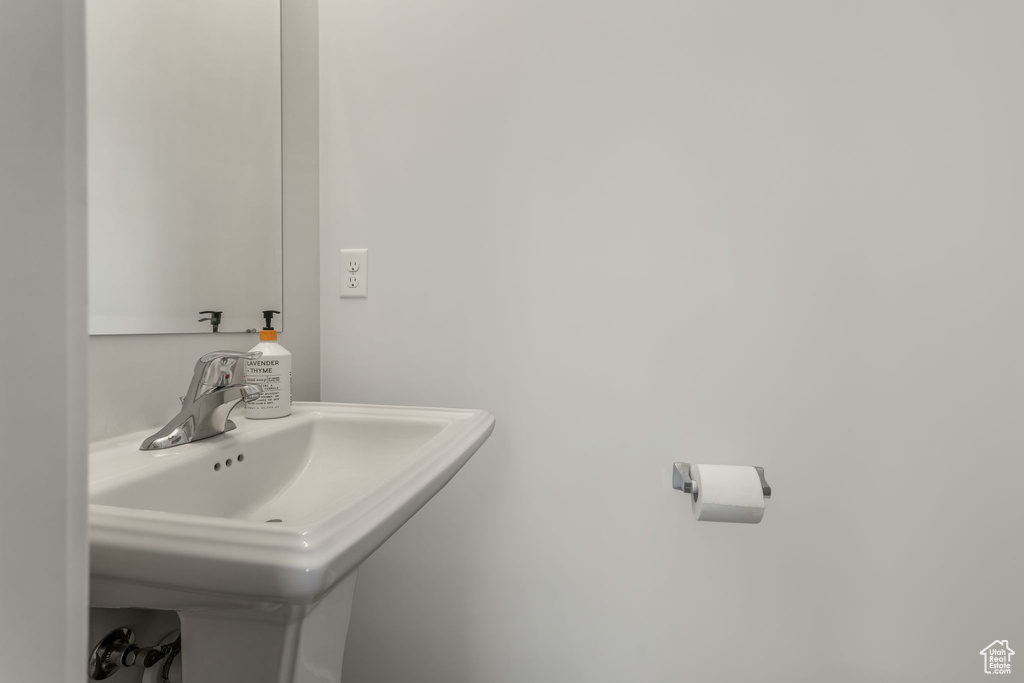 Bathroom featuring a sink