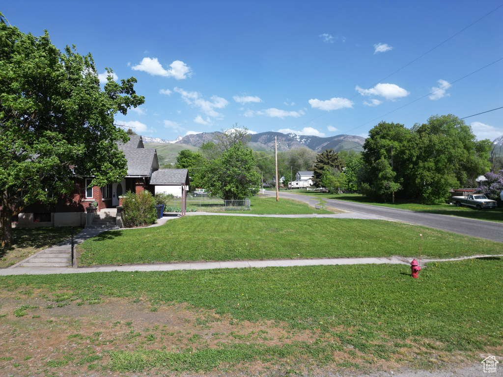 View of home\\\\\\\\\\\\\\\'s community featuring a mountain view and a lawn