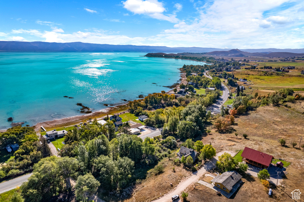 Bird's eye view of a water and mountain view
