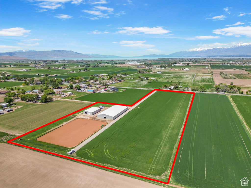 Aerial view of property's location with property boundaries highlighted and a mountainous background