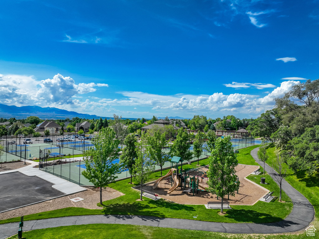 View of home\\\\\\\'s community featuring a mountain view