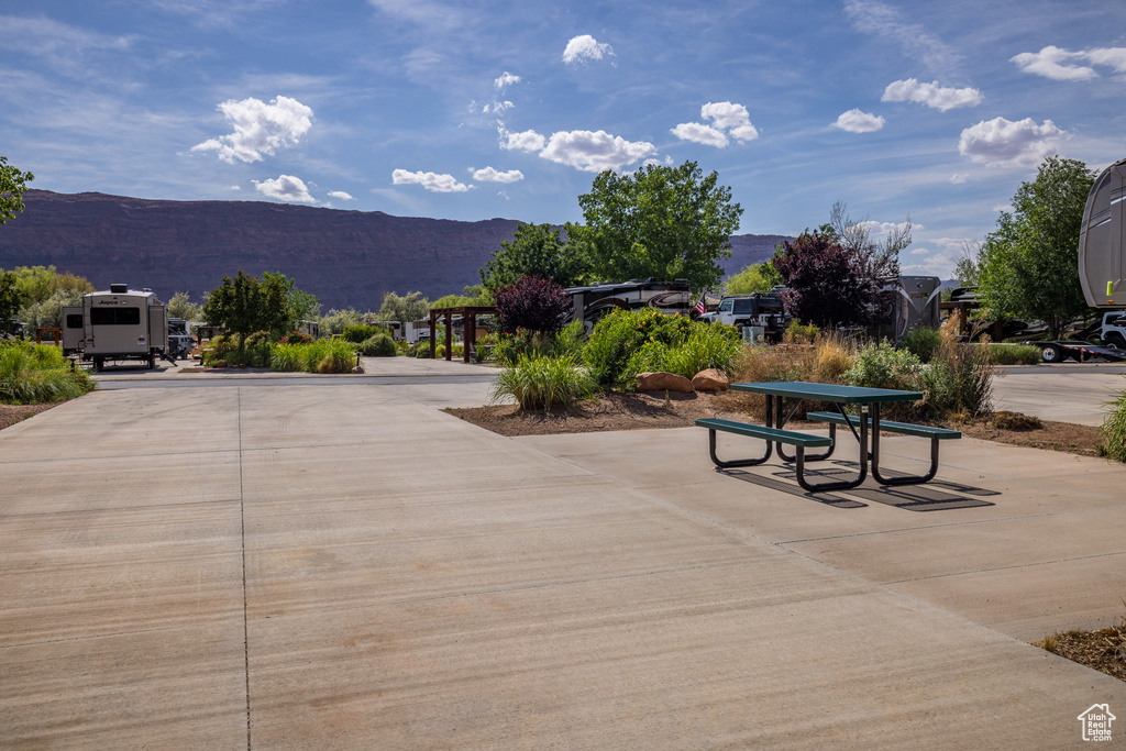 View of home\\\\\\\\\\\\\\\'s community featuring a mountain view