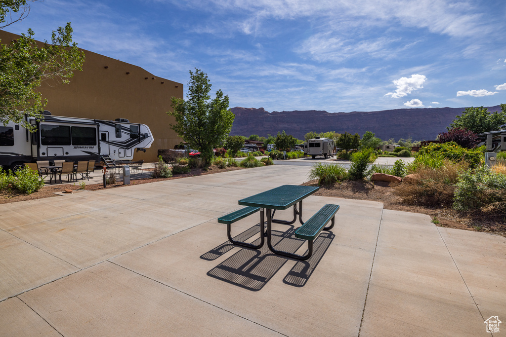 View of home\\\\\\\\\\\\\\\'s community with a mountain view and a patio