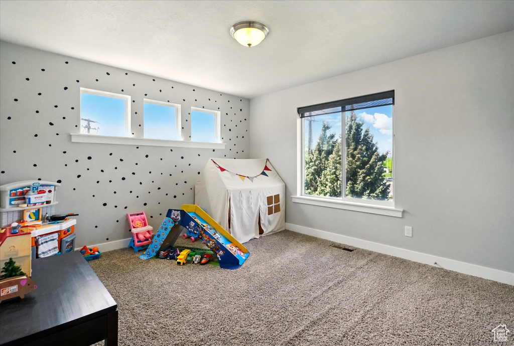 Recreation room featuring carpet flooring and baseboards