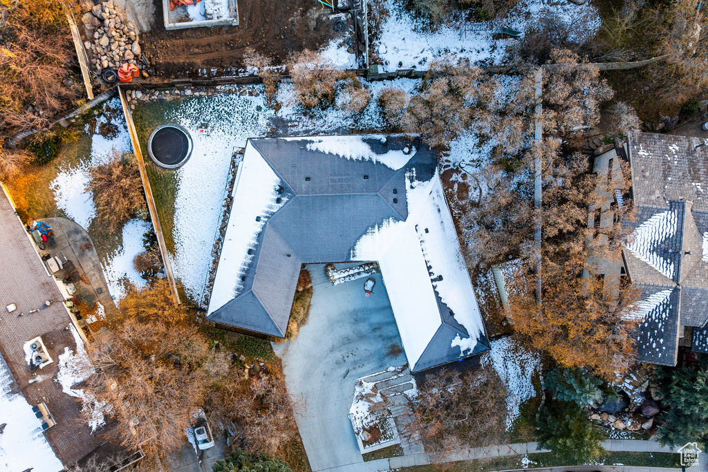 Aerial view of property and surrounding area