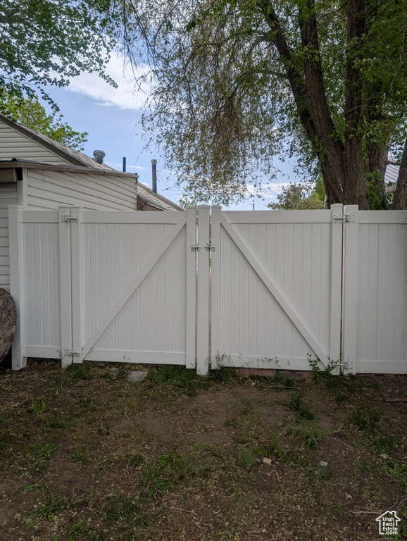 Gate featuring fence
