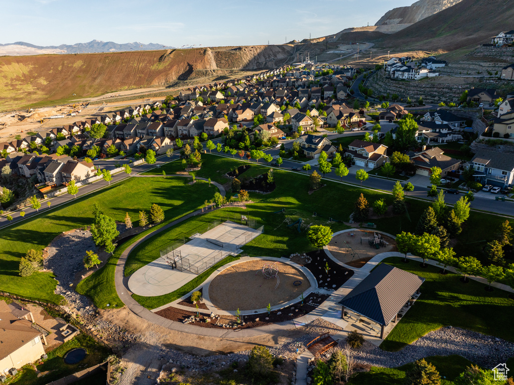View of property location featuring nearby suburban area and mountains