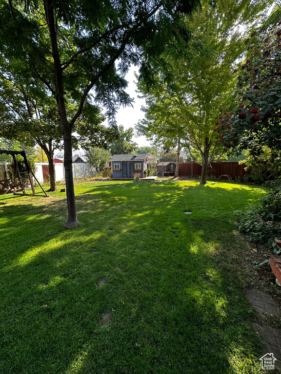 View of yard with an outdoor structure