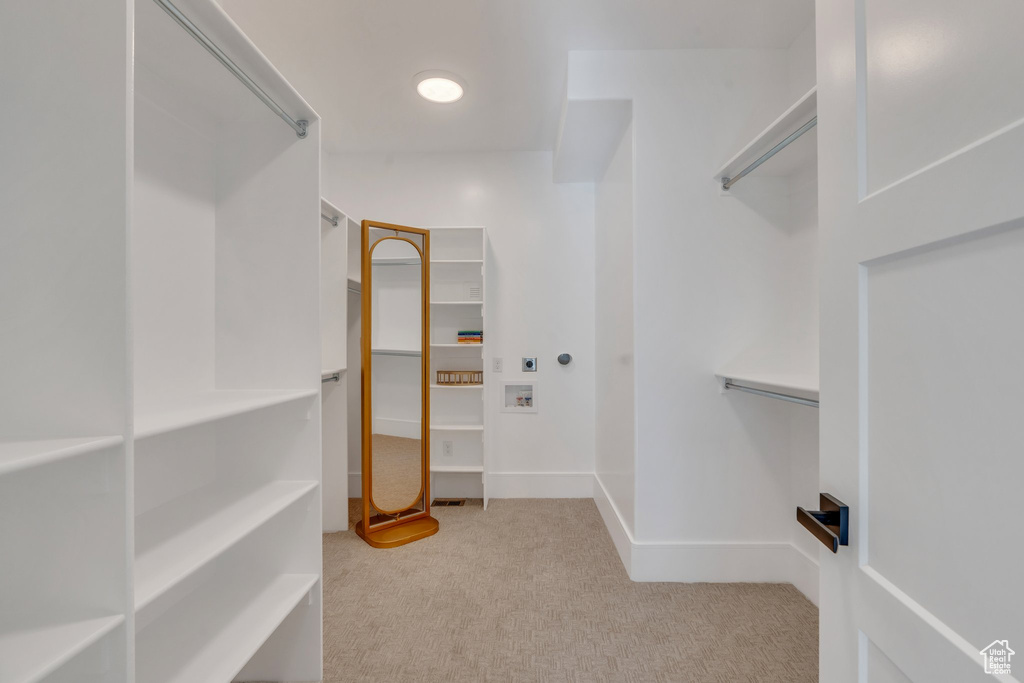 Walk in closet featuring carpet
