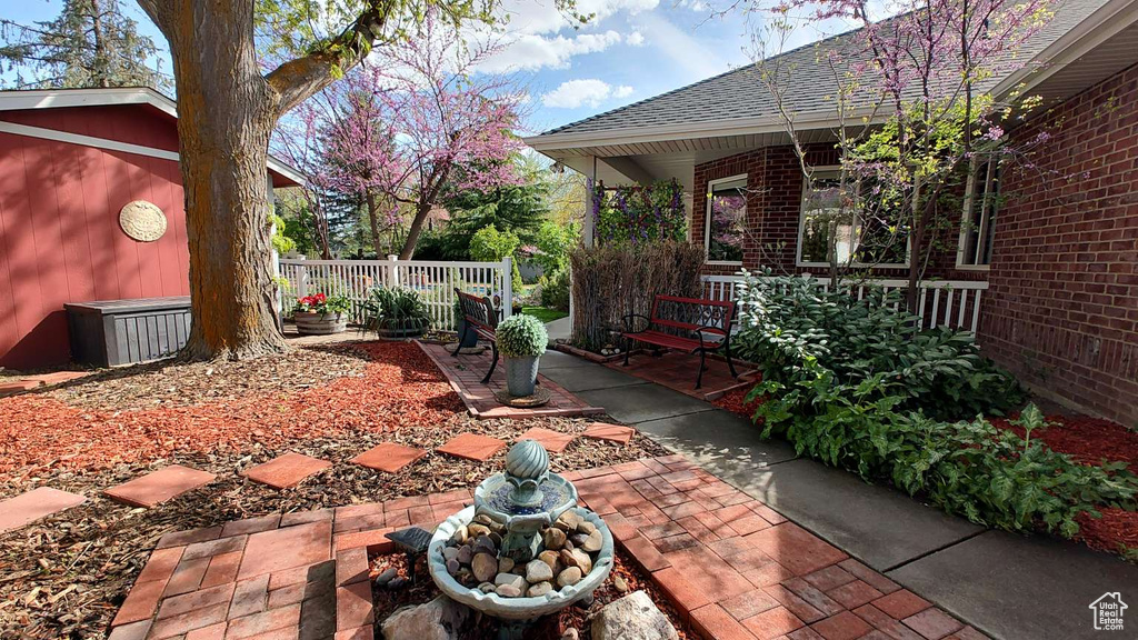 View of patio / terrace with a porch
